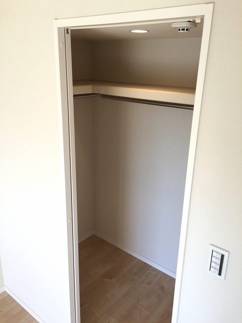 ガーデン堀ノ内住宅　洋室南側収納