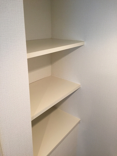 シーアイマンション駒場　洗濯機置場収納