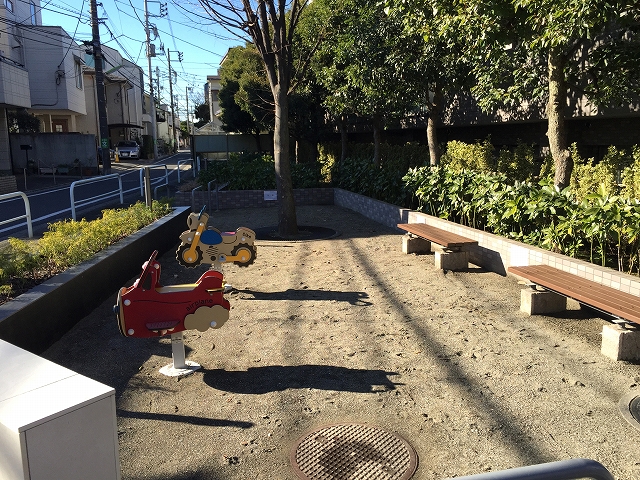 グランドベイス世田谷ガーデン　敷地内公園