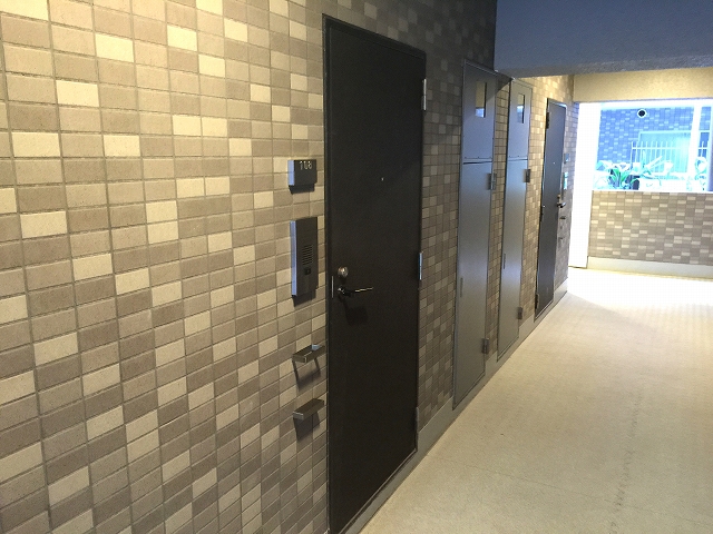 グランドベイス世田谷ガーデン　玄関前