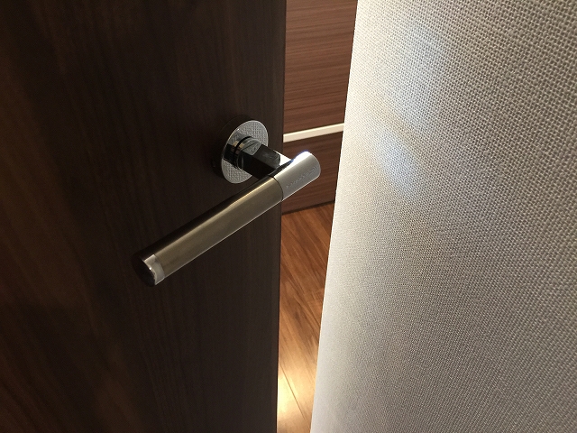 グランドベイス世田谷ガーデン　リビングダイニングキッチンへ