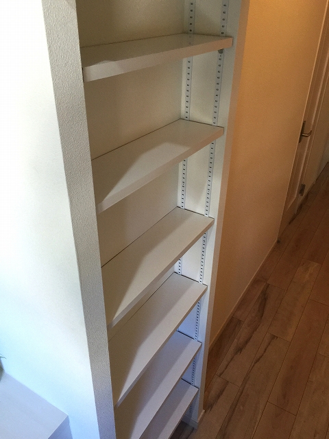 柿の木坂パレス　廊下収納