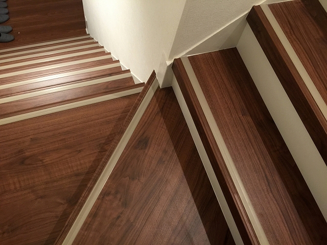 馬事公苑前ハイム　階段