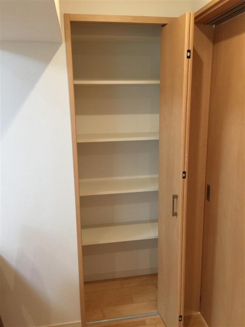 ドルメン五反田　ダイニングキッチン収納