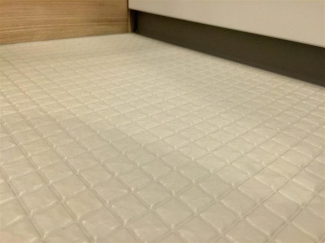 成宗マンション　バスルーム床