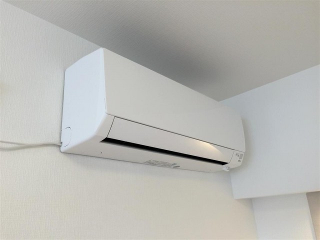 成宗マンション　リビングダイニングキッチンエアコン