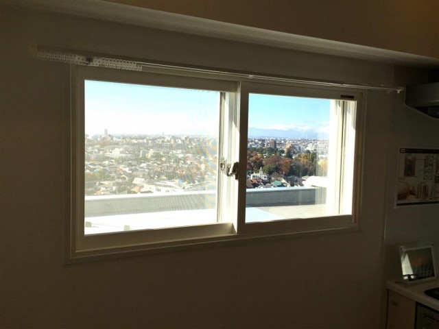 成宗マンション　キッチン窓