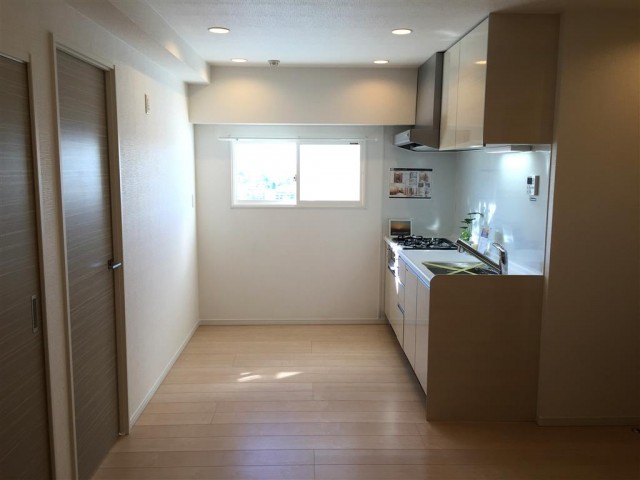 成宗マンション　リビングダイニングキッチン