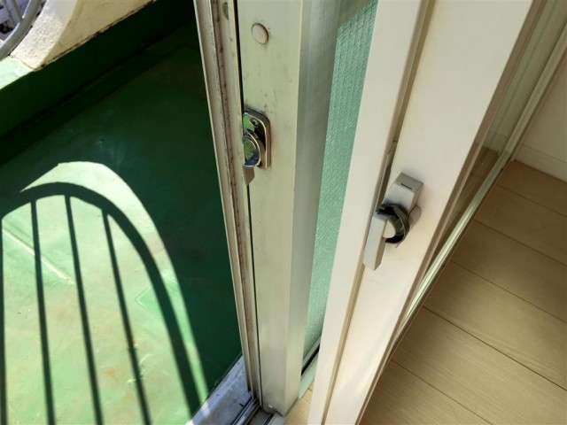 成宗マンション　洋室西側約6帖二重サッシ