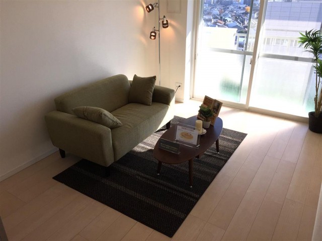 成宗マンション　洋室東側約6帖