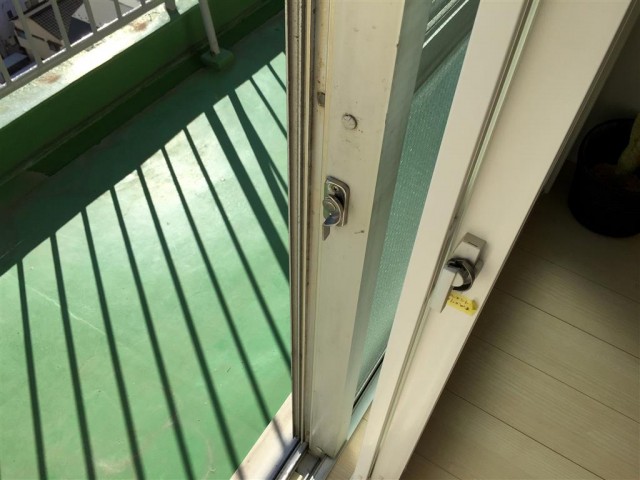 成宗マンション　洋室東側約6帖二重サッシ