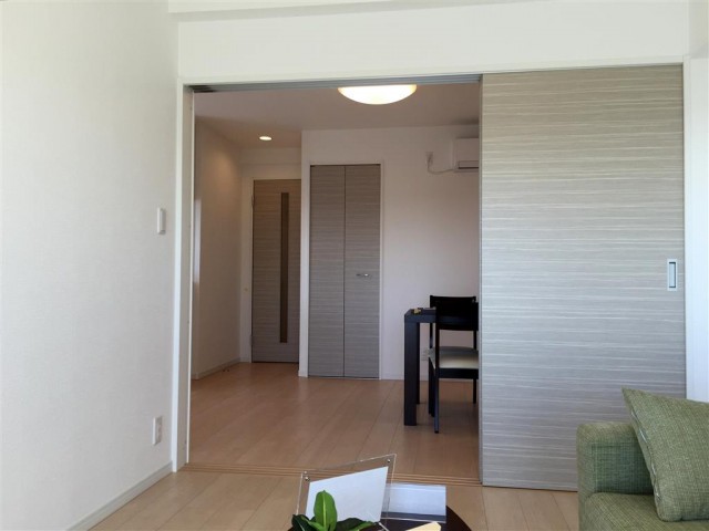 成宗マンション　洋室東側約6帖