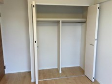 玉川サンケイハウス　洋室約6.1帖収納