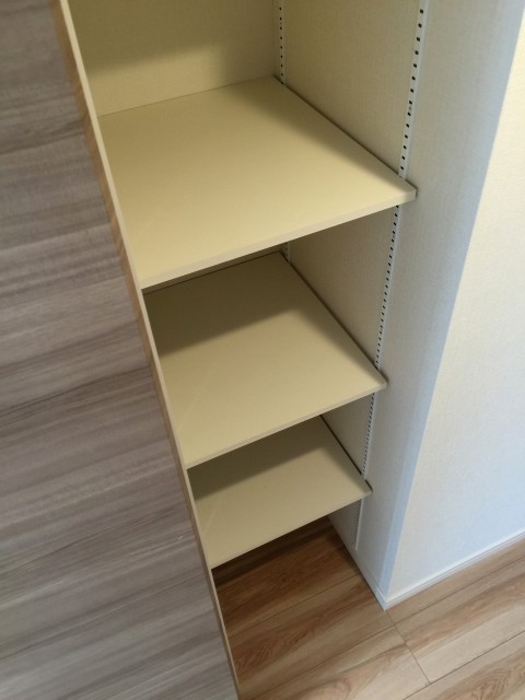 砧公園ヒミコマンション　洋室約6.6帖収納