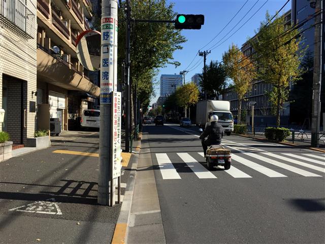 中野ハイネスコーポ　前面道路