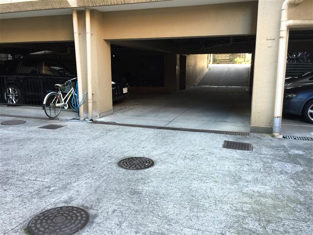 中野ハイネスコーポ　駐車場
