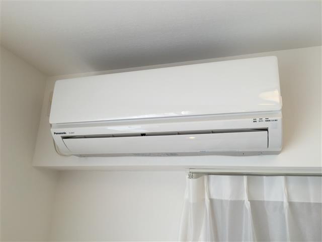 中野ハイネスコーポ　リビングダイニングキッチンエアコン