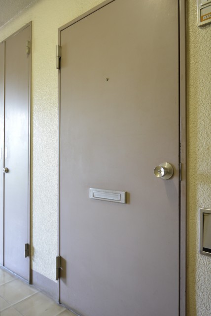 クレール三田 玄関