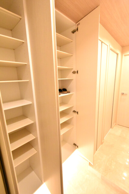 ジェイパーク渋谷神泉 玄関