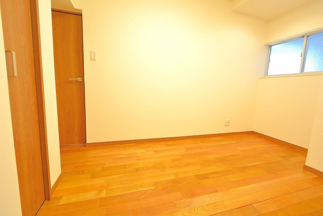 パレス三條 洋室1