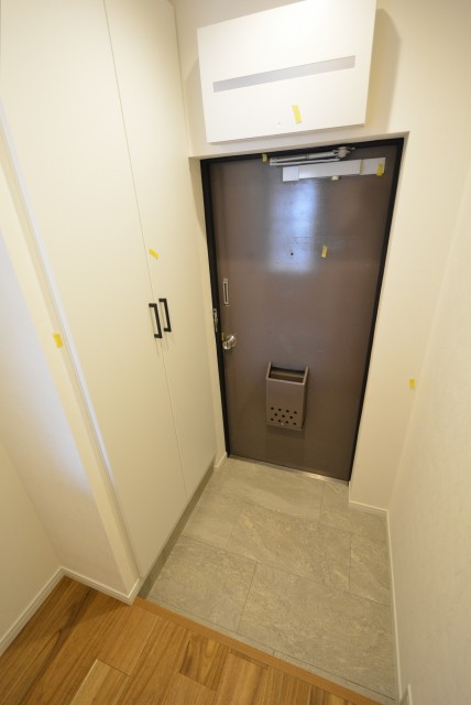 クレール三田 玄関