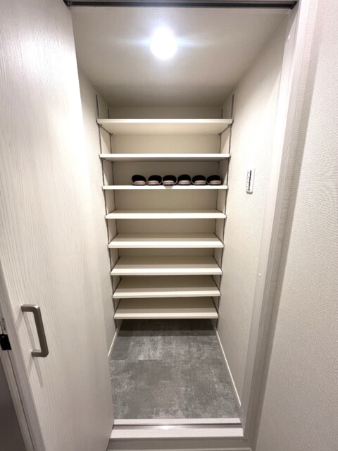 秀和幡ヶ谷レジデンス 玄関廊下