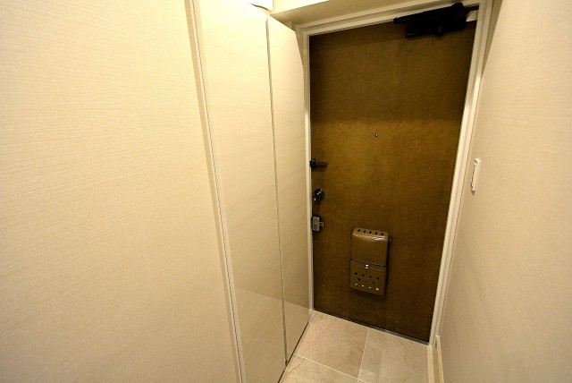 ライオンズマンション上北沢502号室 玄関 (2)