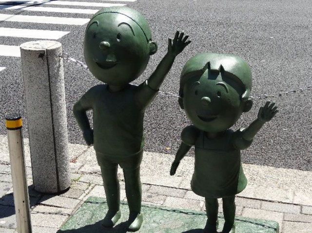 ライオンズマンション弦巻　桜新町駅前の銅像