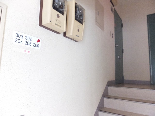 大京町サンハイツ　階段