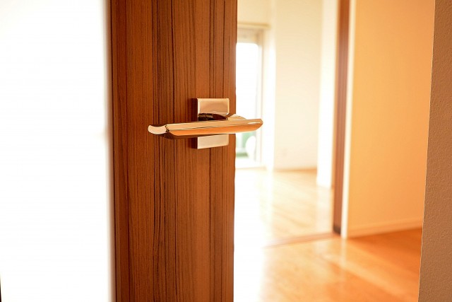 松見坂武蔵野マンション　ダイニングキッチンドア