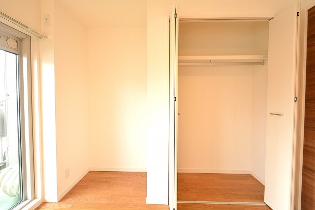 松見坂武蔵野マンション　7.1帖ベッドルームのクローゼット