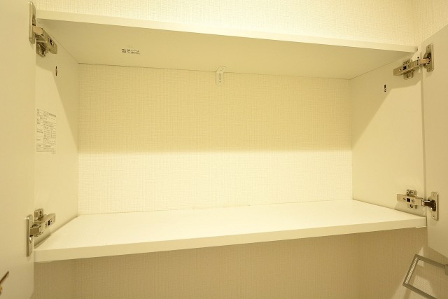 シャトレー五反田　トイレの収納棚