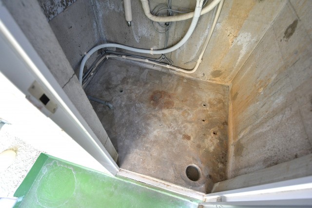 大井町ハイツ　バルコニーの物入れ