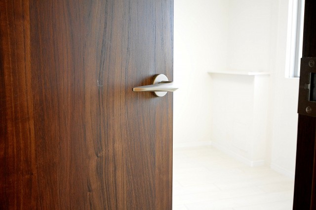 松涛マンション　5.9帖のベッドルームドア