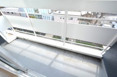 松涛マンション　8.7帖のベッドルーム　バルコニー