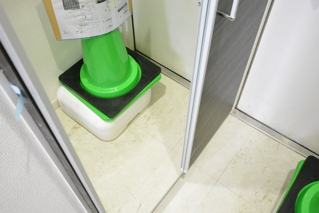 明大前フラワーマンション　鏡付きのシューズＢＯＸ