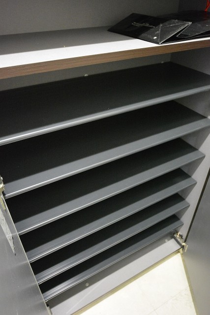 明大前フラワーマンション　鏡付きのシューズＢＯＸ