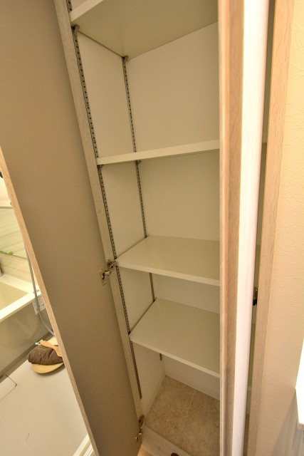 ライオンズマンション弦巻　リネン庫