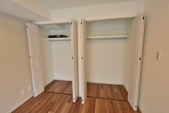 ライオンズマンション弦巻　洋室2