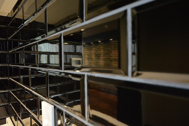 日興初台スカイマンション　キッチン壁面のタイル