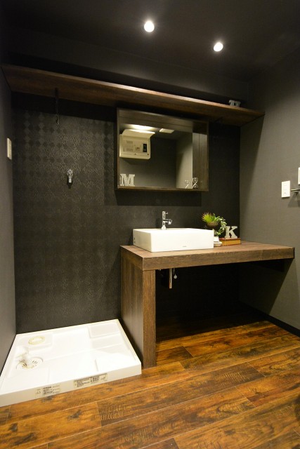 日興初台スカイマンション　洗濯機置場と洗面化粧台