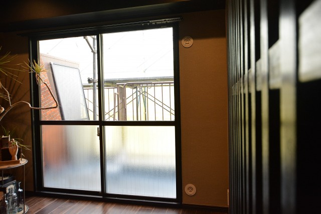 日興初台スカイマンション　バルコニーへ