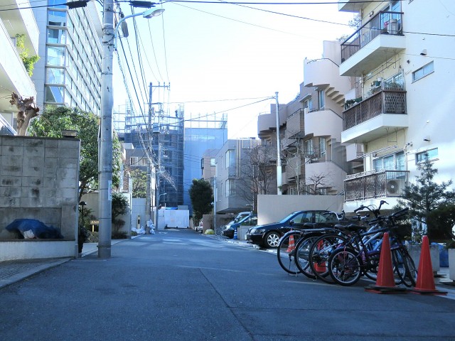 三田綱町ハイツ　前面道路