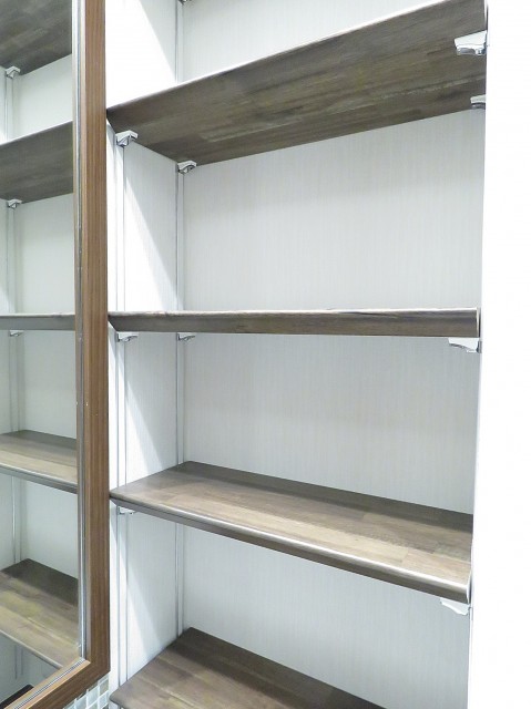 赤坂南部坂ハイツ　洗面化粧台横の物置棚