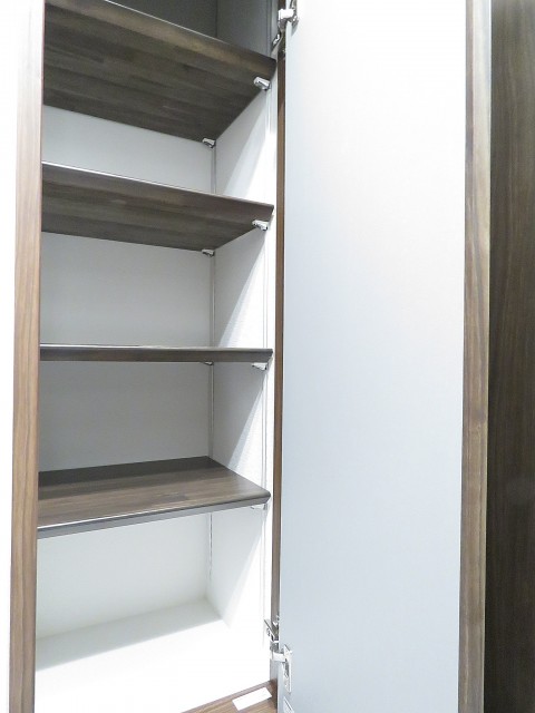 赤坂南部坂ハイツ　洗面化粧台横の物置棚