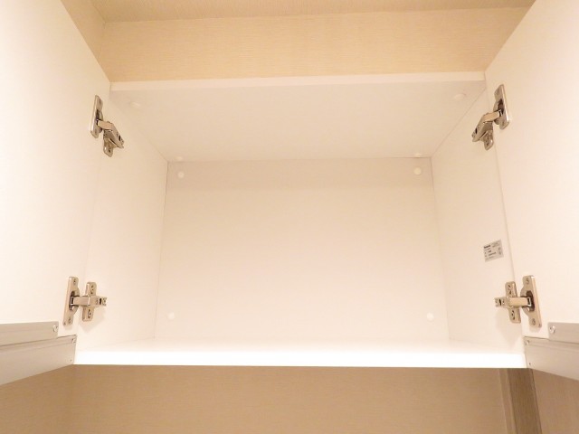 桔梗ハイツ一番町　トイレ吊戸棚