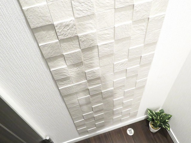 第23宮庭マンション　廊下壁面のタイル