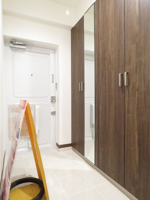 三田綱町ハイツ　広々とした玄関ホール