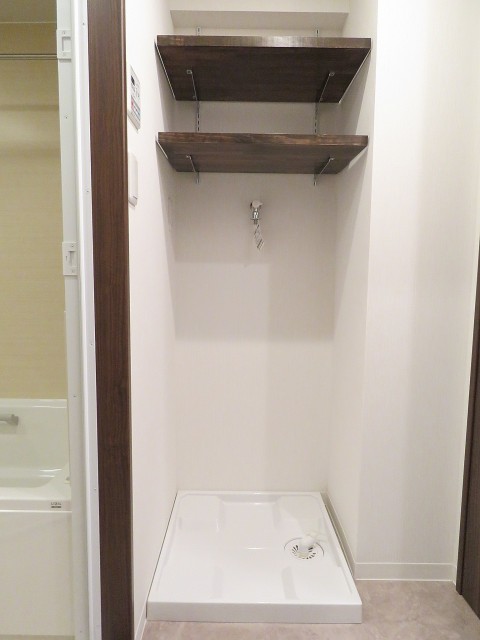 三田綱町ハイツ　洗濯機置場