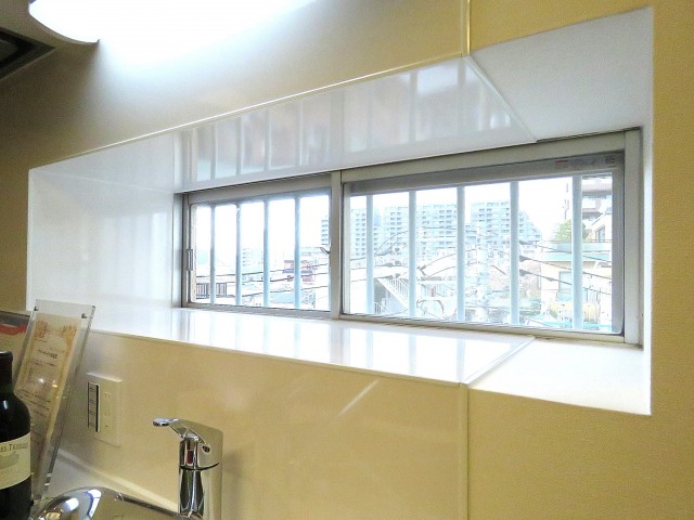 ハイネス大久保　キッチンの窓